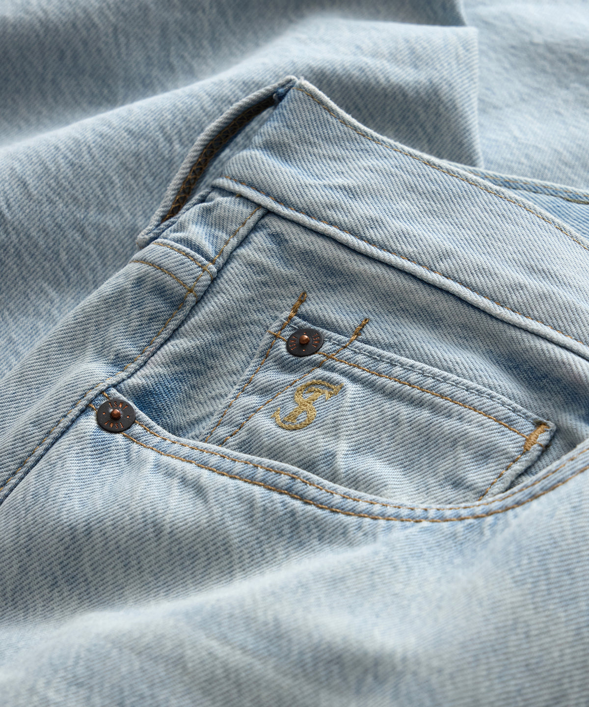 Relaxed Summerweight Jean in Bleachout