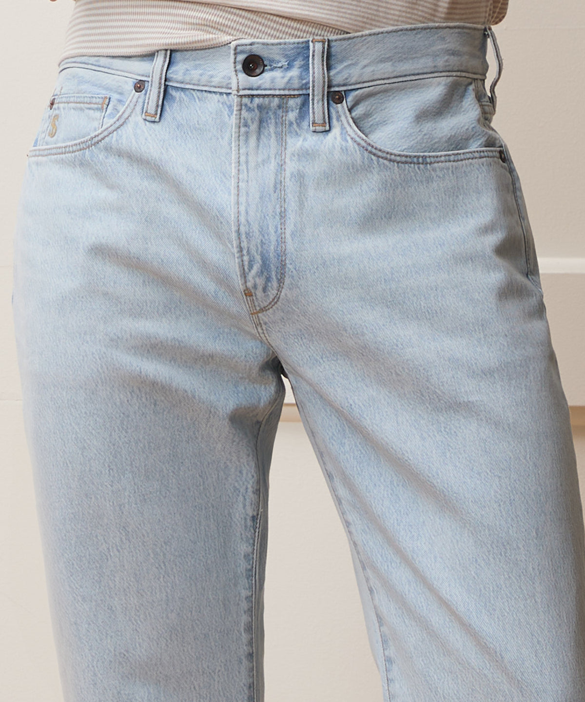 Straight Fit Summerweight Jean in Bleachout