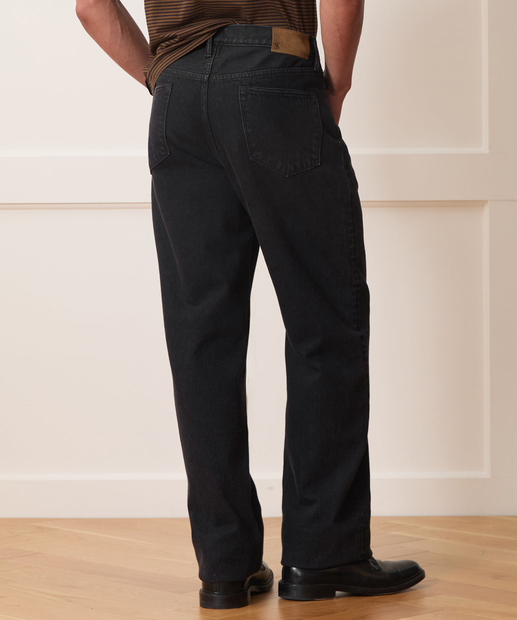 Relaxed Fit Jean in Black