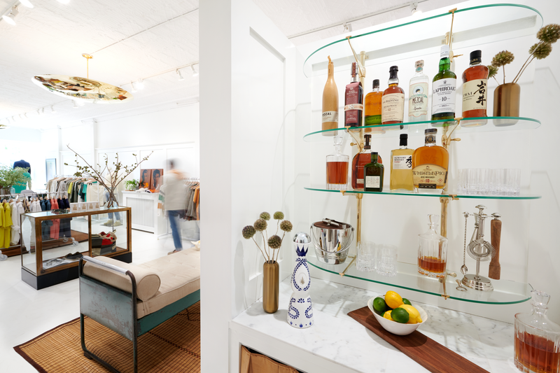 East Hamptons - Store Amenity - Bar 
