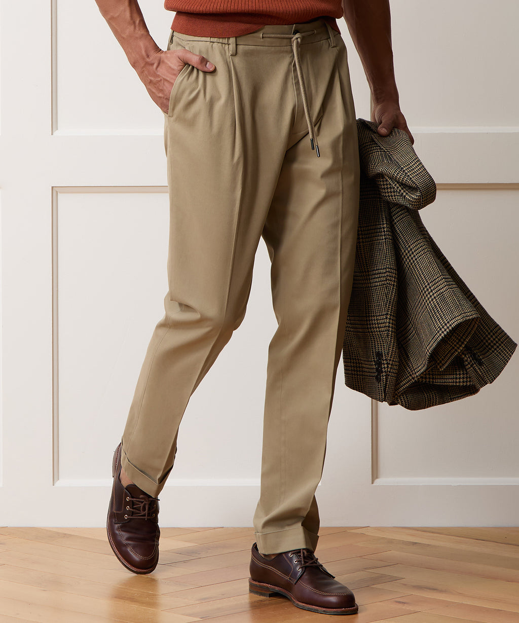 Model wearing the Todd Snyder Italian Cotton Modern Chino in Khaki.